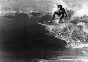 Una de mis primeras fotos buenas de surf, a finales de los Setentas.